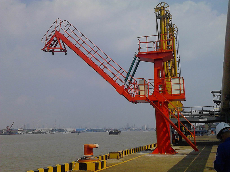上海闸北电厂使用中的登船梯及船用臂1.jpg